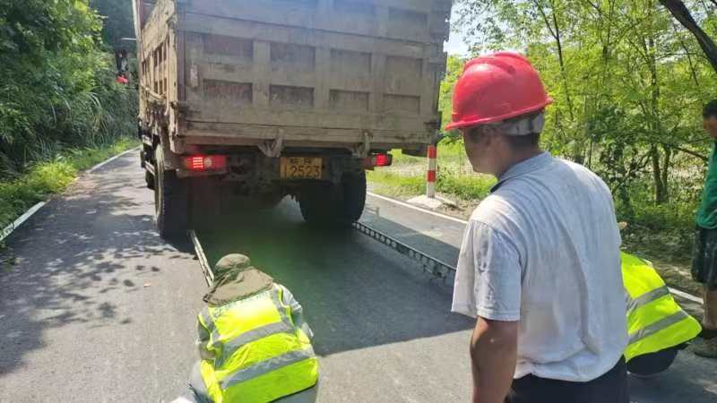 石臺車前路，路面及交通安全設施檢測