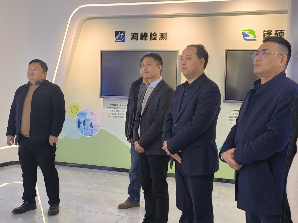 并肩同筑新時(shí)代，攜手共創(chuàng)新未來